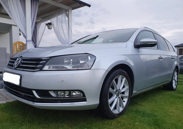 Volkswagen Passat cena 26600 przebieg: 220000, rok produkcji 2012 z Gliwice małe 211
